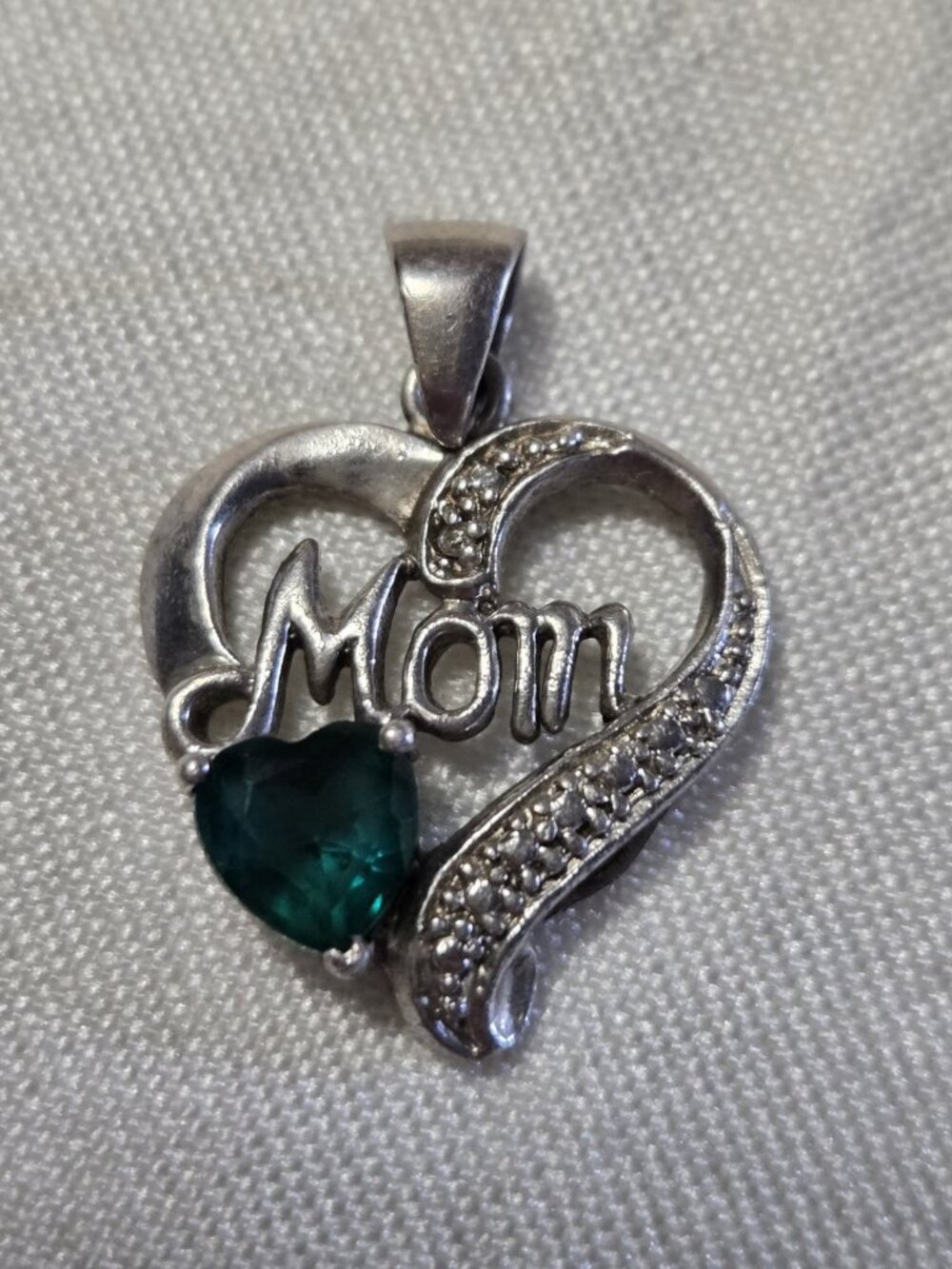 Sterling silver charm, 925 heart “Mom” pendant with emerald and diamonds
